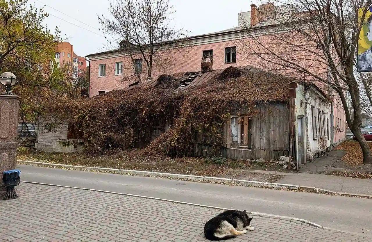 Ще одна пожежа в занедбаному будинку на вулиці Соборності у Полтаві