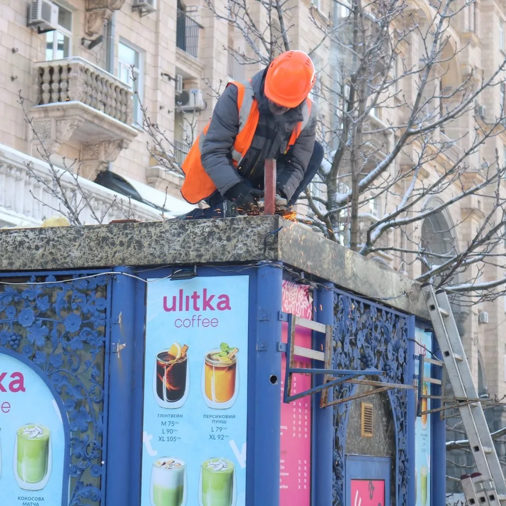 Очищення центру столиці: з Хрещатика та Майдану зникли десятки незаконних кіосків