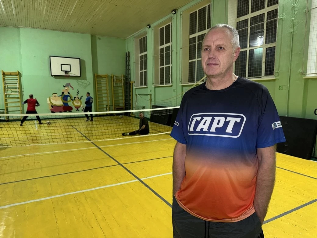 Волейбол всупереч темряві: як полтавські ветерани виборюють право на спорт із власною електроенергією