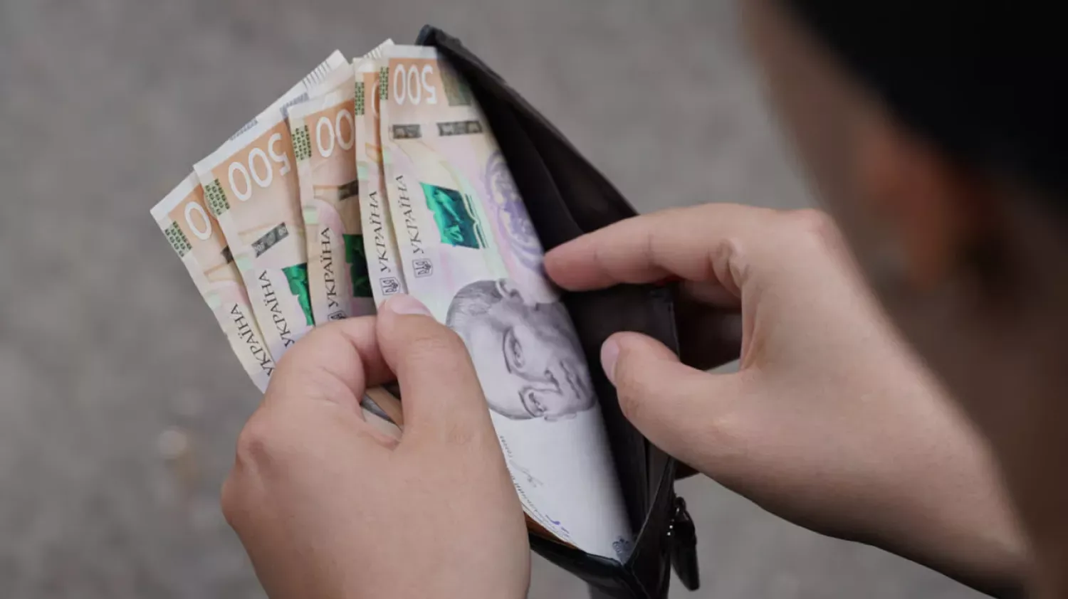 Боргова яма для працюючих: в Україні стрімко зросла кількість справ через невиплату зарплат