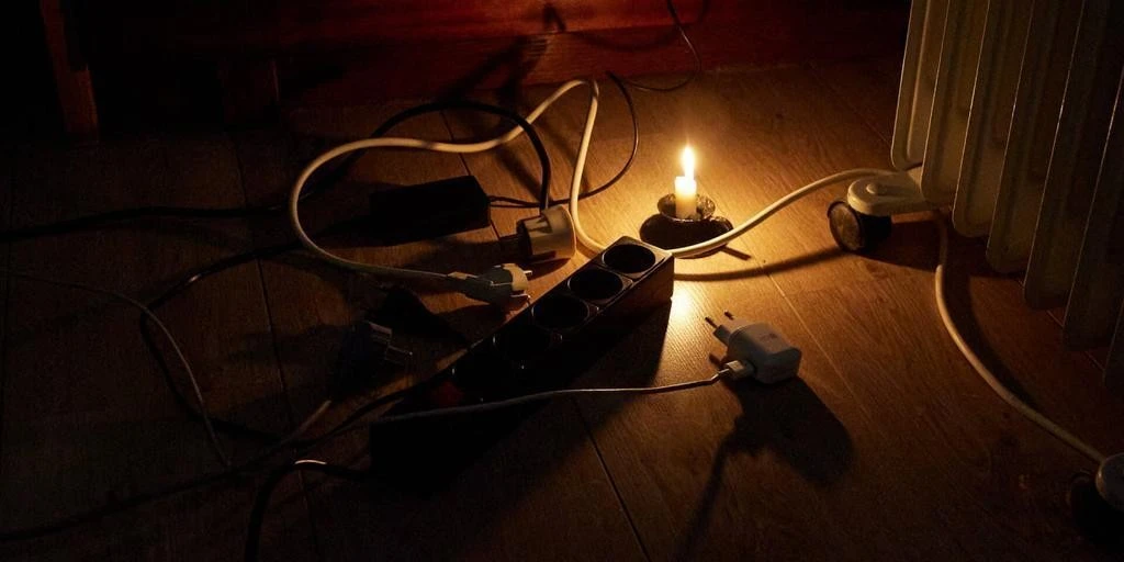 Енергетичний блекаут на Полтавщині: деякі громади без світла понад добу, влада вимагає справедливості у графіках