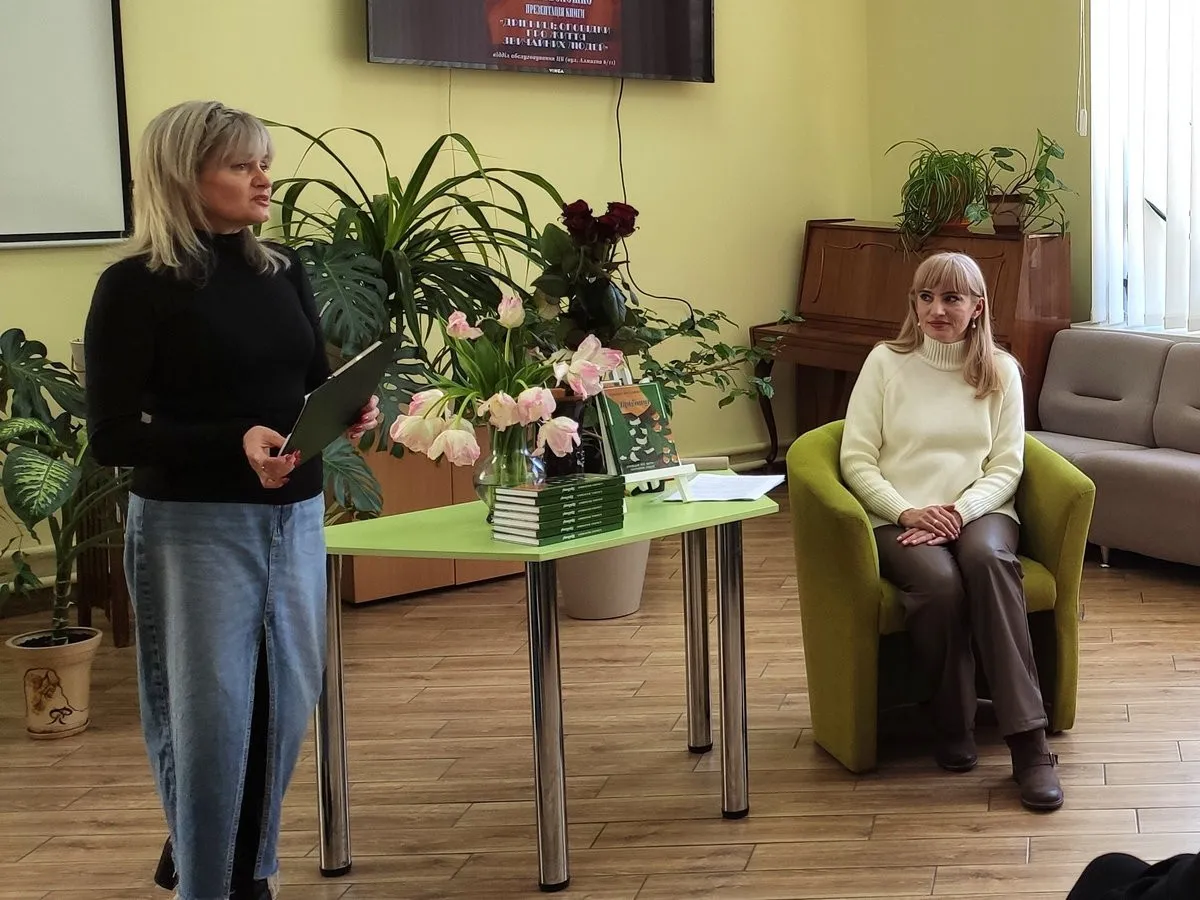 Від юриспруденції до щирих сповідей: у Полтаві презентували збірку Альони Волошко «Дрібниці»