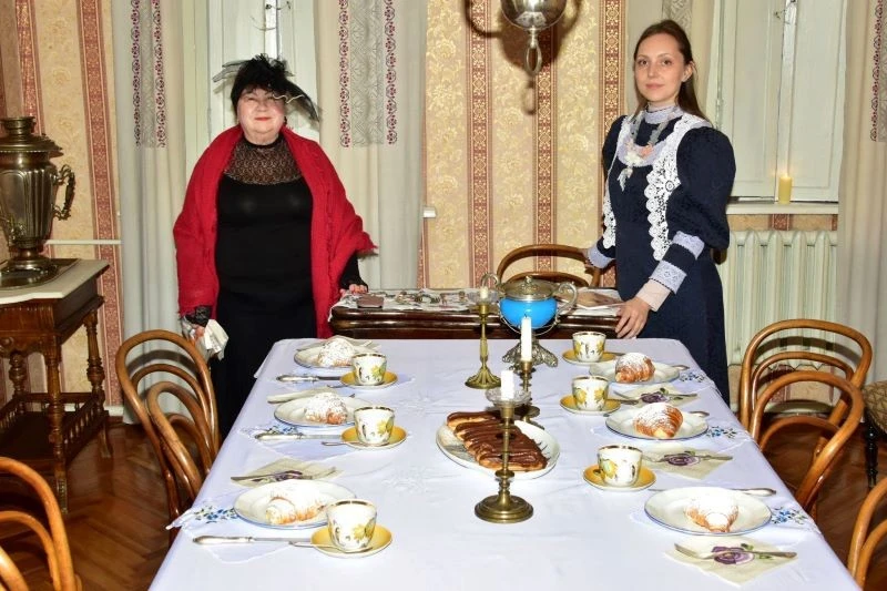 Чай при свічках та вінтажний затишок: у Полтаві презентували проєкт «Вечірні зустрічі на дворянській садибі»
