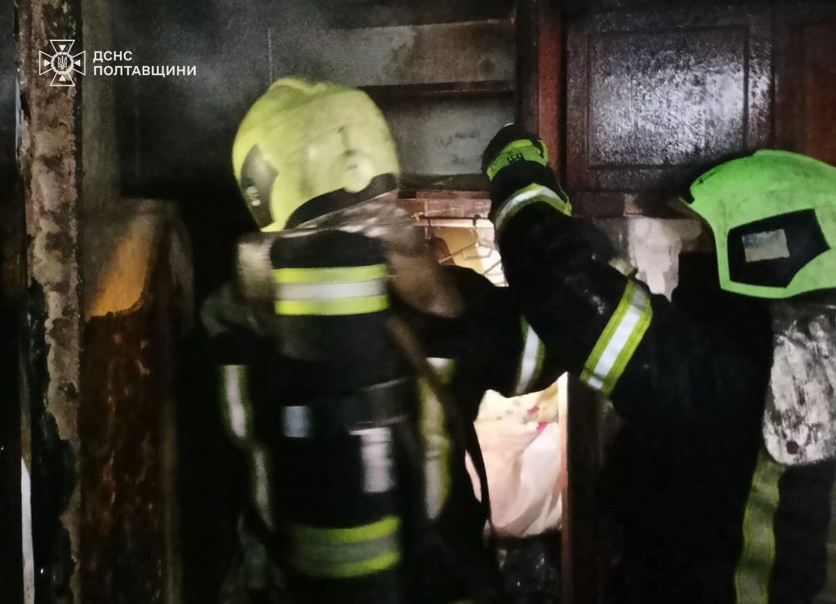 Драматичний порятунок у Полтаві: рятувальники винесли двох дітей із охопленої димом багатоповерхівки