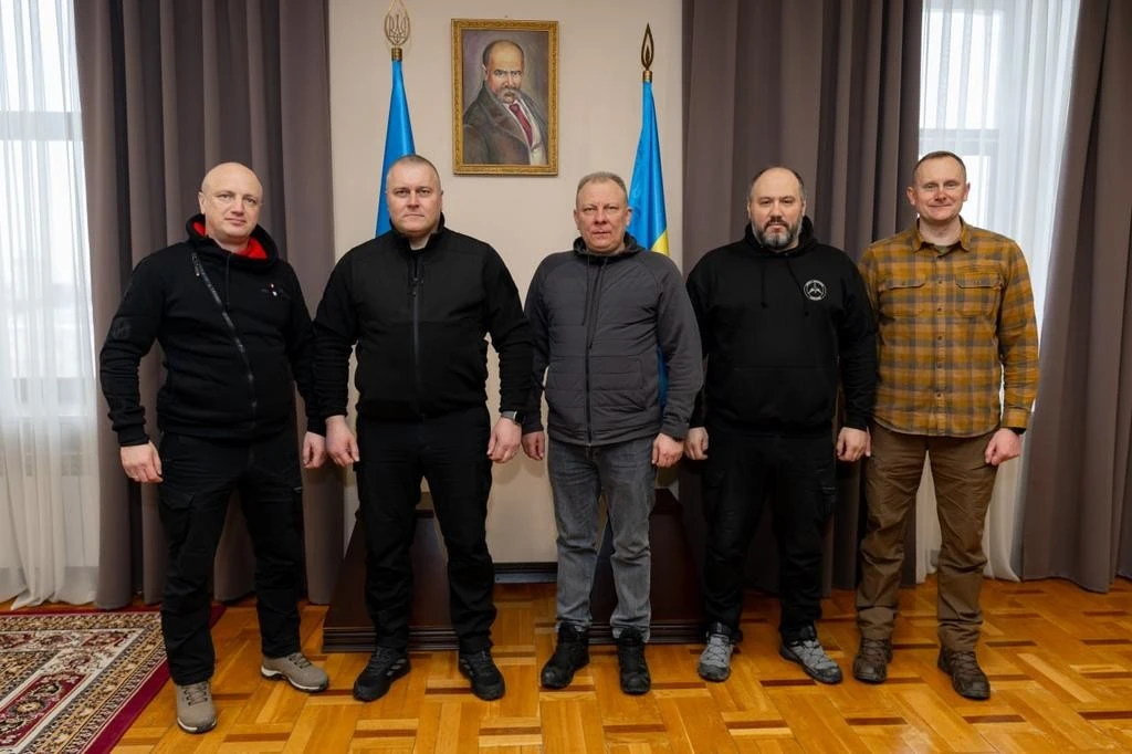 Унікальна модернізація та тисяча збитих цілей: очільник Полтавщини зустрівся з легендарною авіаційною бригадою