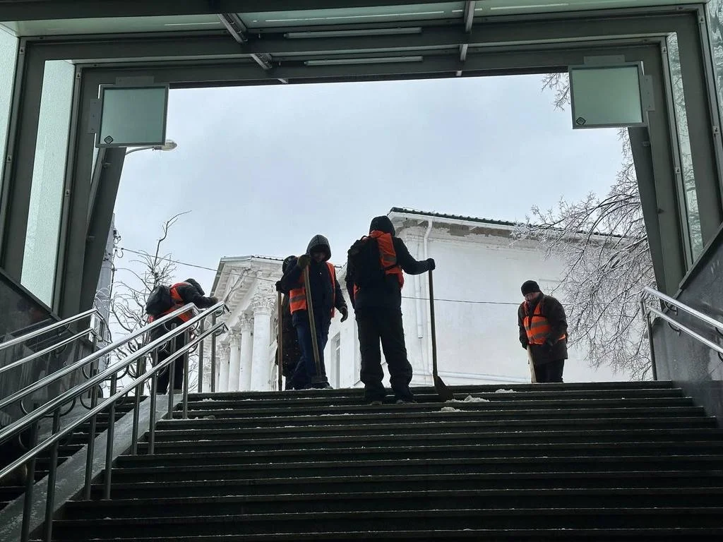 Бригадний метод чи скупчення: чому полтавські комунальники працюють великими групами