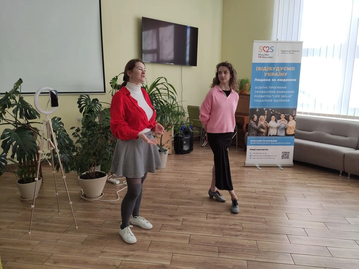 Ча-ча-ча серед книжкових полиць: як полтавська бібліотека стала танцювальним майданчиком