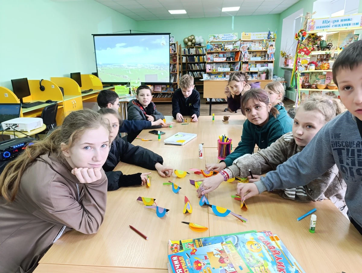 Символи весни та надії: як школярі вивчали світ пернатих у міській бібліотеці
