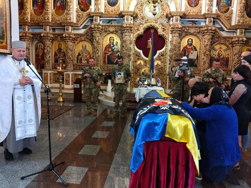 Полтава попрощалася з воїном-розвідником Артуром Цепком