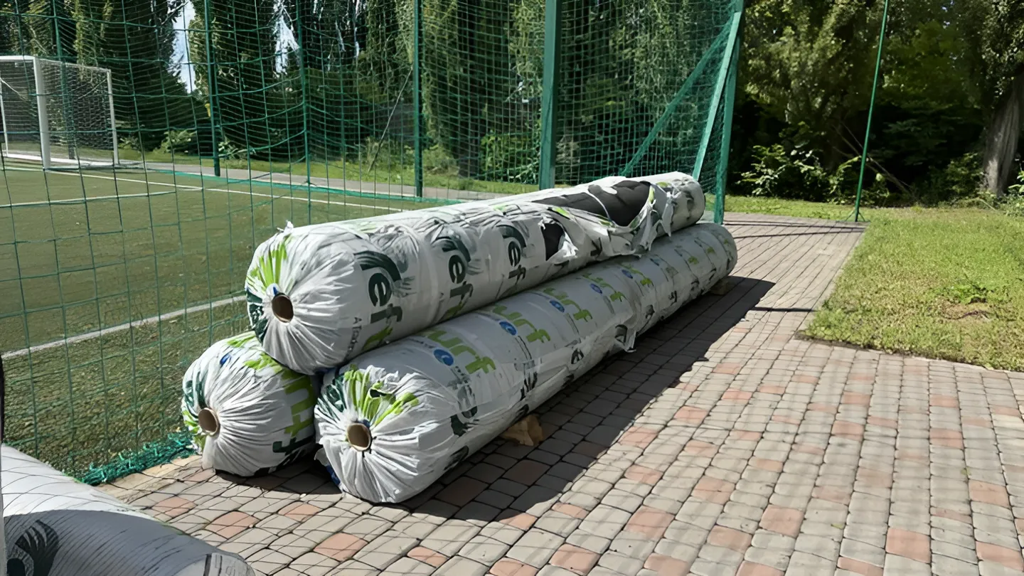 У Полтаві відновлюють футбольну арену після влучання дрона
