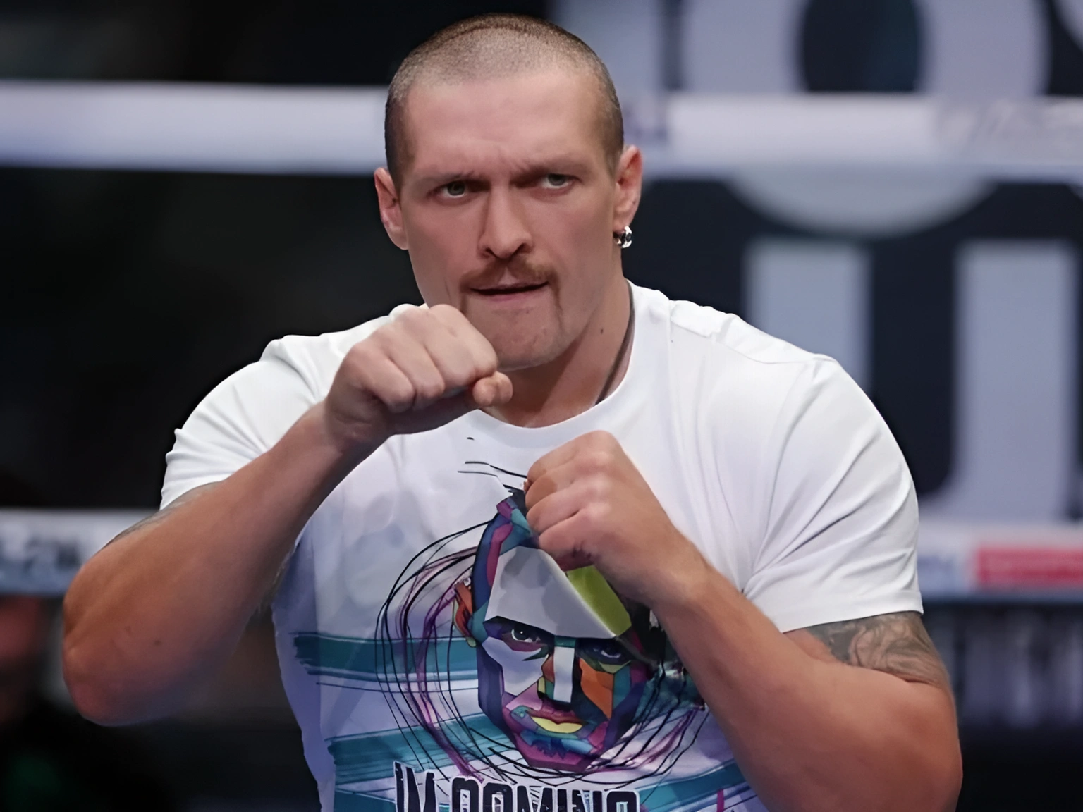 Олександр Усик відмовився від усіх чемпіонських поясів