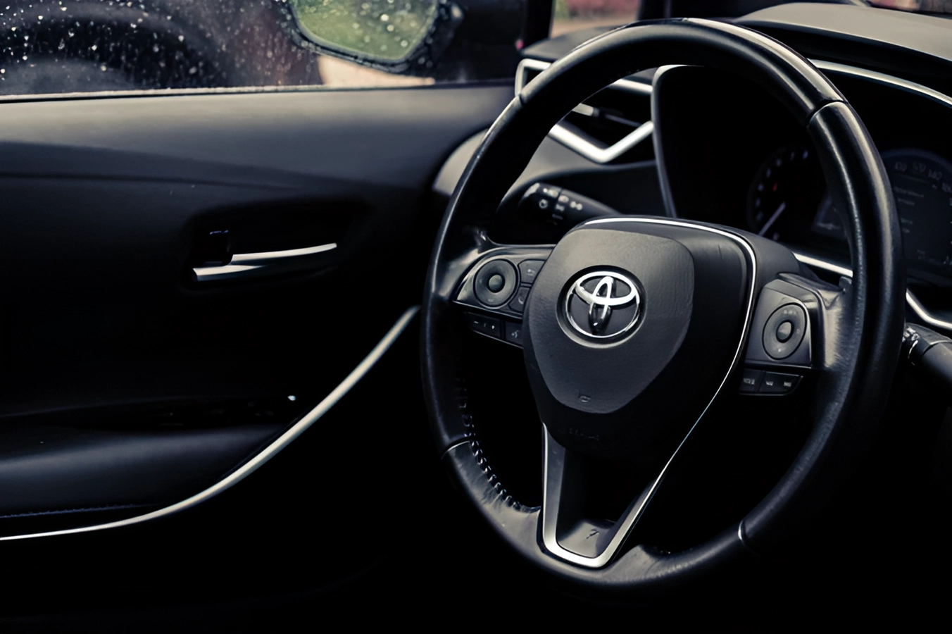Toyota фіксує падіння продажів четвертий місяць поспіль