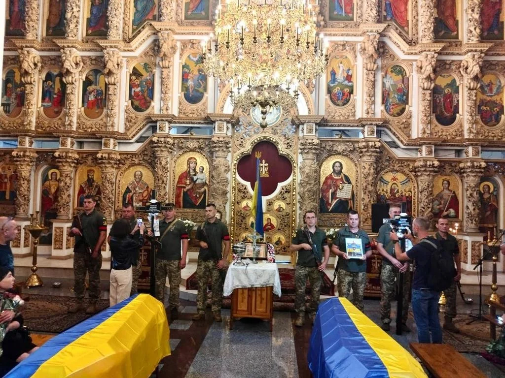 Вічна шана та пам’ять: Полтавщина попрощалася із двома воїнами-захисниками